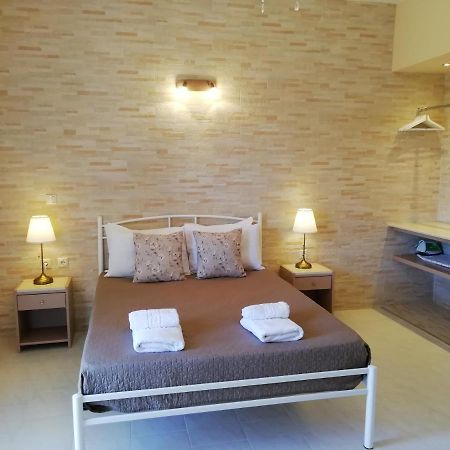 Anelia Apartment Dassia  Bagian luar foto