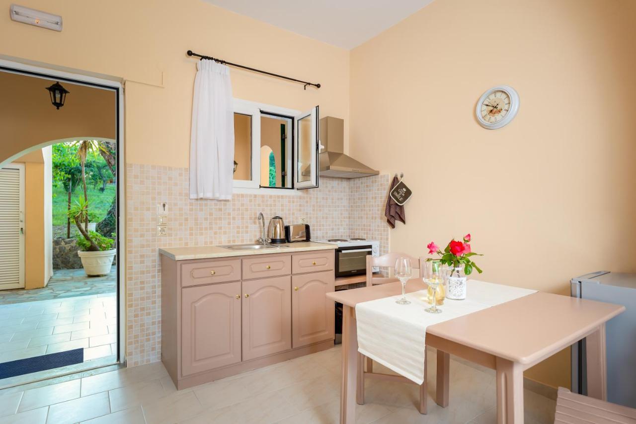 Anelia Apartment Dassia  Bagian luar foto